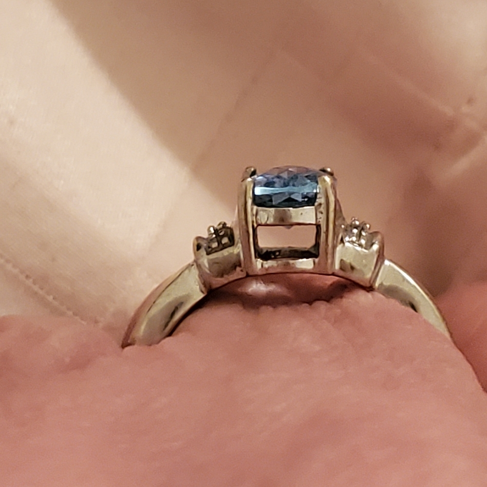 10k wg blue topaz/diamond ring - Picture 5 of 10